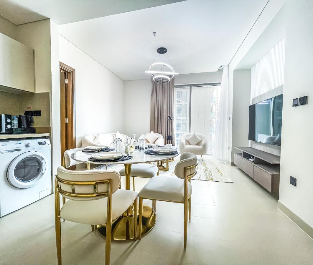 Stay Mindblowing 2 Bedroom Holiday Home With Close View Of Burj Khalifa Dubai Exteriör bild