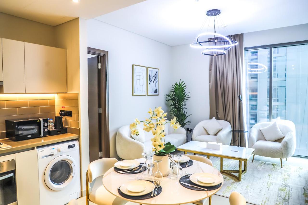 Stay Mindblowing 2 Bedroom Holiday Home With Close View Of Burj Khalifa Dubai Exteriör bild